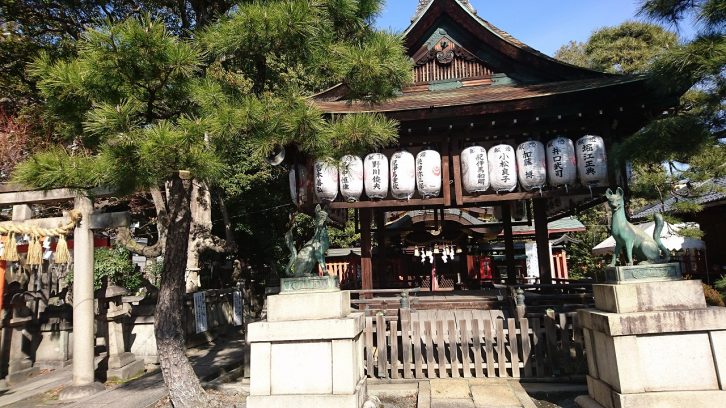 満足稲荷神社の写真