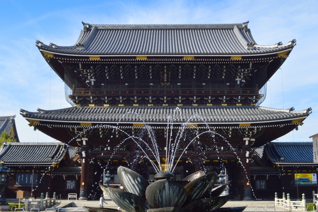 東本願寺の御影堂門の写真