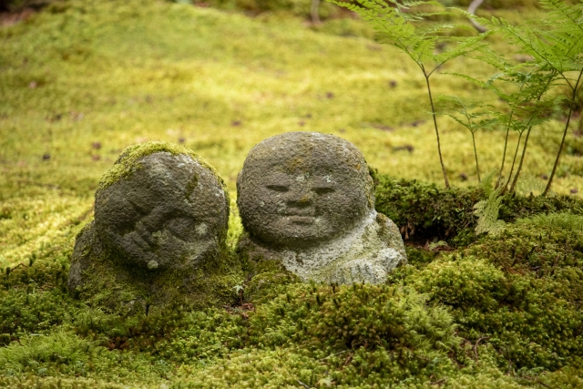 幸せを呼ぶ初午大根焚き（三千院/寄り添うわらべ地蔵）の写真