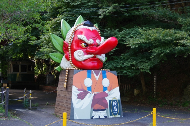 竹伐り会式（鞍馬駅の天狗）の写真